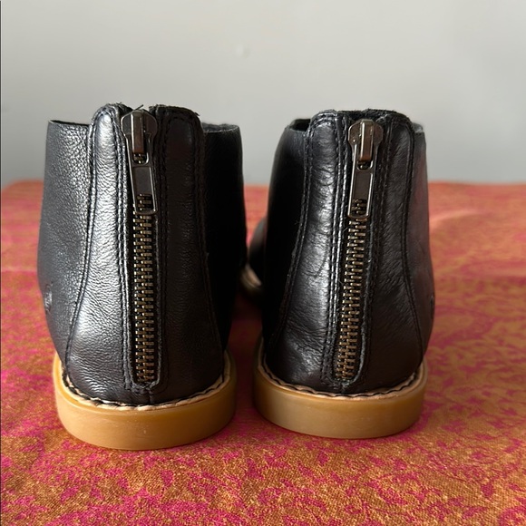 Born Black and Tan Sandals with Leather Finish - Picture 3 of 7